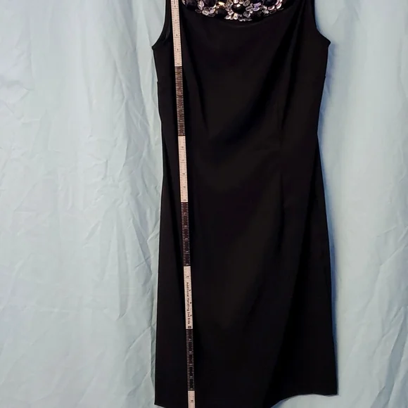 Womens LBD sz 6 π€ Midi cocktail dress, jeweled neckline, PERFECT condition π - Picture 10 of 11